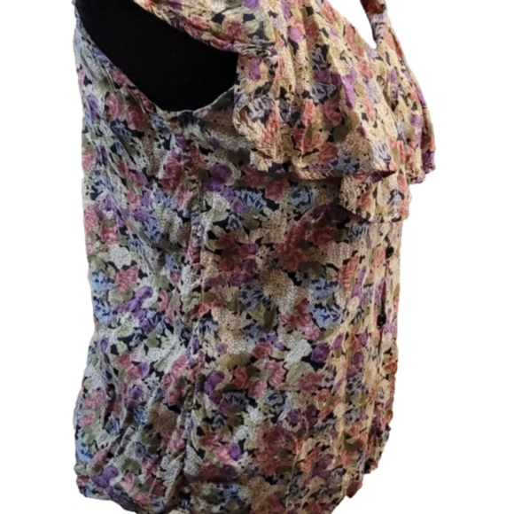 Floral sleevless top size medium - Picture 1 of 3